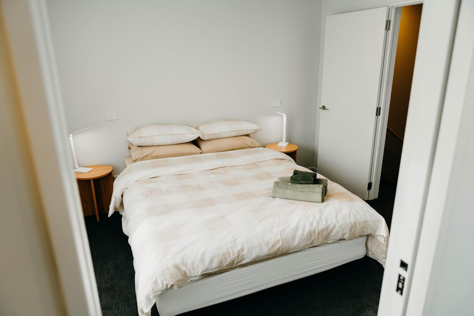 New Townhouse, Heart Of City Centre, 2 Bed 2 Bath, Car Park Christchurch Ngoại thất bức ảnh